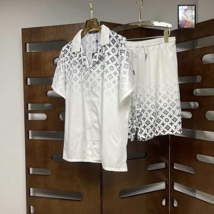 Picture of LV Shirt Pant Suits _SKULVM-3XL12yn43122797